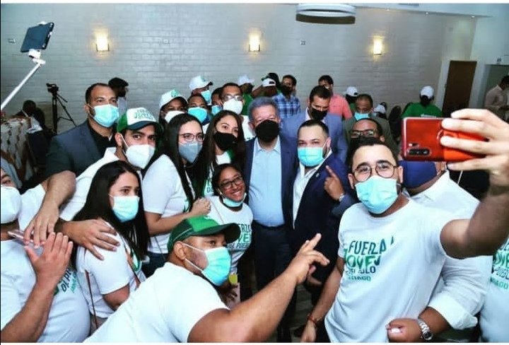 Pedrocruzperez's tweet photo. @LeonelFernandez asistido y acompañado de su Fuerza Joven del Pueblo en Santiago, los herederos del legado, los garantes de la democracia con progreso. @FPcomunica crece y avanza. @JuanPimentel00 @danielalizardo9 @profjoseizq @JGabrielSierra @Fernando_Bonnet https://t.co/9QFB91ExtC