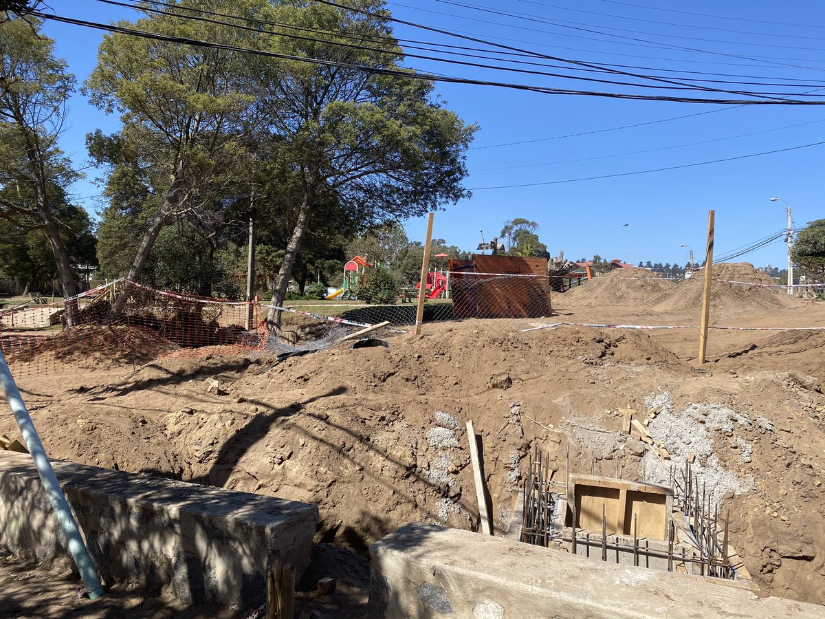 losromerosnatu1's tweet image. MUNICIPIO DE CONCON VULNERA
ACUERDO CON VECINOS DE LOS ROMEROS Dicho acuerdo, Ordinario Nº 1.133 del 5/11/20, implicaba colocar adocretos de hormigón en tono tierra en las Plazas, y no el asfalto acordado a espaldas de sus vecinos @sumonteoficial @alertaconcon @municoncon