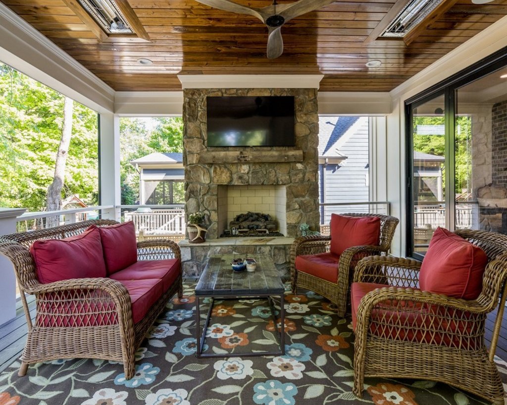 UBSolutionsITB's tweet photo. A screened-in porch that can do both! With ceiling fans AND heaters, you really get the best of both worlds. To read up on how to make the most of your patio space, visit our blog: https://t.co/GkeBvPP6XW.
#Raleigh #RaleighNC #UrbanBuildingSolutions #CustomHomes #Outdoors #Patio https://t.co/ndOQYWsv9M