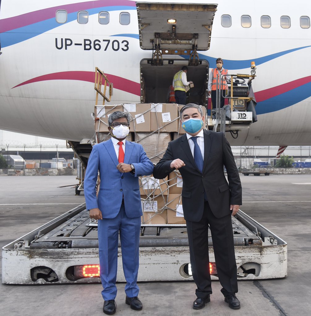 MEAIndia's tweet image. 🇮🇳🇰🇿
Further deepening our Strategic Partnership. Welcome shipment of over 5.6 million masks/respirators that arrived from Kazakhstan.