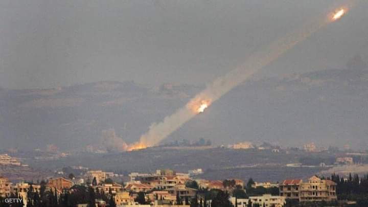 Zahra_02_'s tweet photo. Roket-roket yang ditembakan ini bukan dari Gaza, tapi dari Libanon yg menghantam Kota Galilea di Utara Israhell 

Nungguin negara Arab kelamaan, banyak rapat dan retorika, hizbulloh ikut bantu menyerangpun jadilah !!! https://t.co/57j8FSASKz
