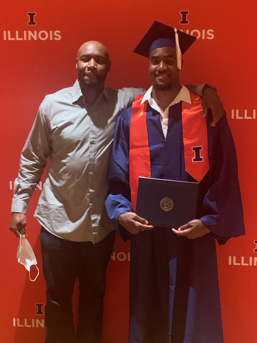 So incredibly proud of our guy <a href="/DAWilliams14/">Da'Monte Williams</a> for graduating from one of the BEST universities in the country!! 🔶🔷