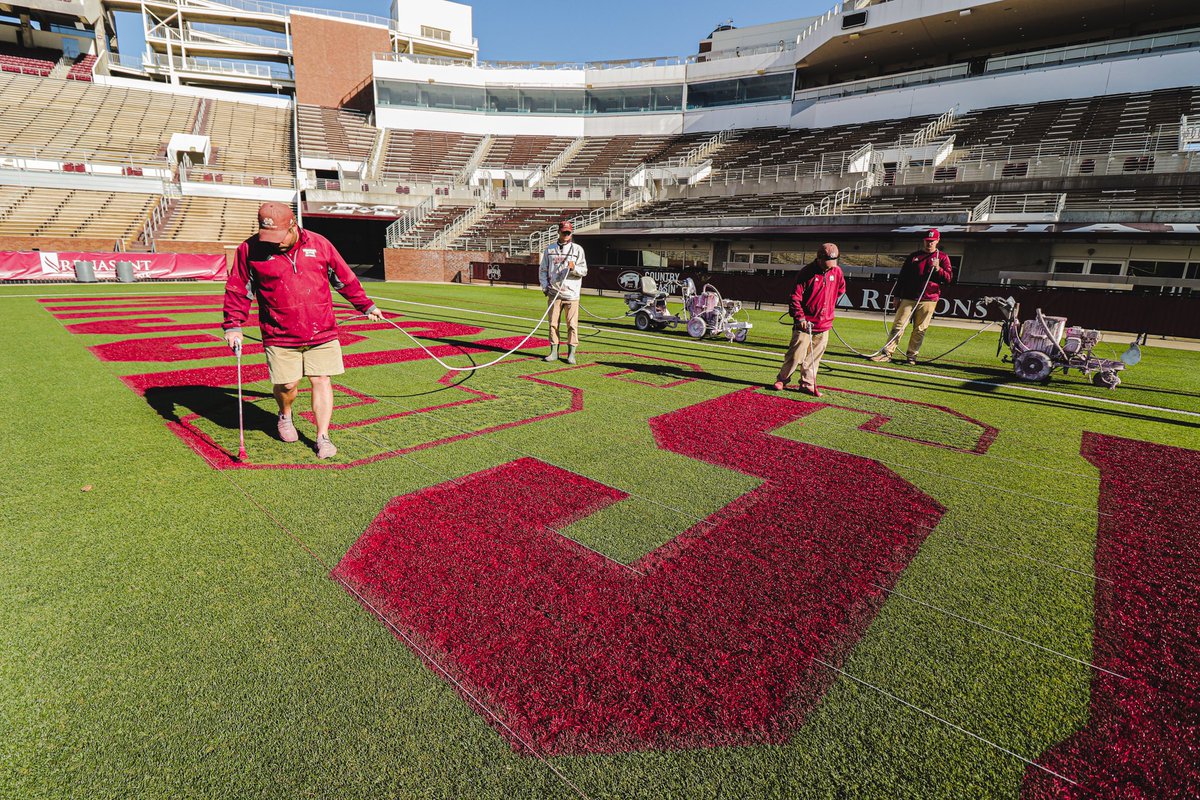 SportsDissected's tweet photo. NEW VIDEO: SO much goes into the prep of a 🏈 field prior to a game, but the painting of it might be the most meticulous. 

The grounds crew at @HailStateFB showed us the process in our latest “Sports Dissected” ep. 🌱🎨 

WATCH: https://t.co/0FVv6buREN

Powered by @ShieldLockers https://t.co/TeLE5U7obI