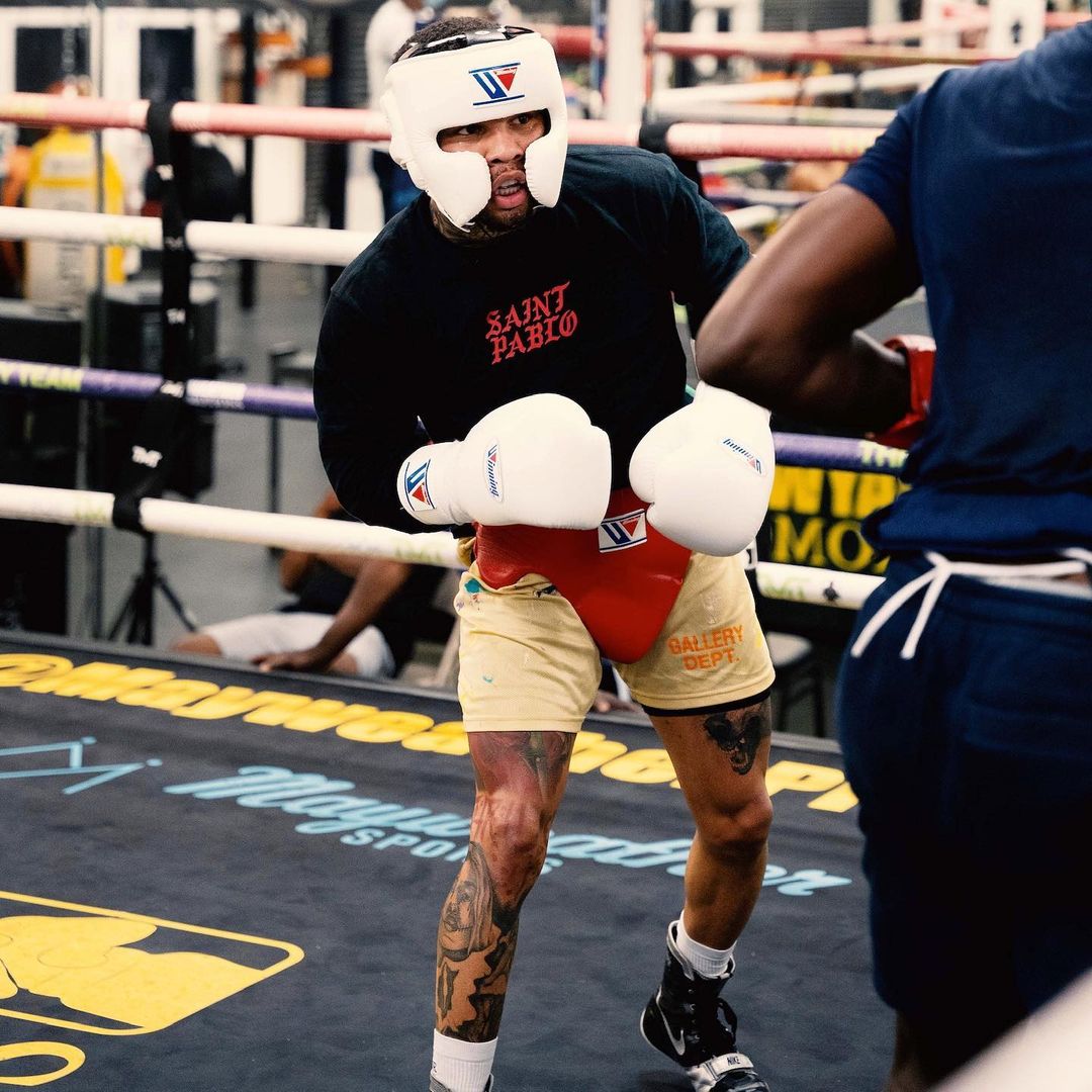 PBConFOX's tweet photo. "Stuck between, I’m proud of myself and I gotta go a little harder." 💪 — Tank Davis

(via @Gervontaa/ IG) https://t.co/TybVGv1uck