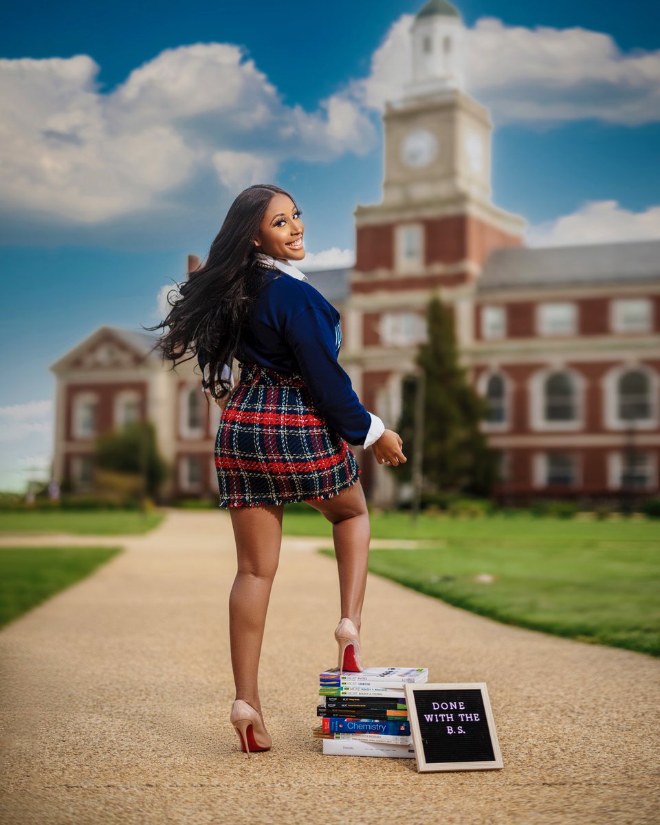 _jadeimani's tweet photo. Thank you Howard University. I am forever indebted.🥂❤️💙 #HU21 #HBCUGrad 

B.S. in Biology 
Minor in Chemistry 
Medical School Loading📈 https://t.co/4YtEC5Moaa