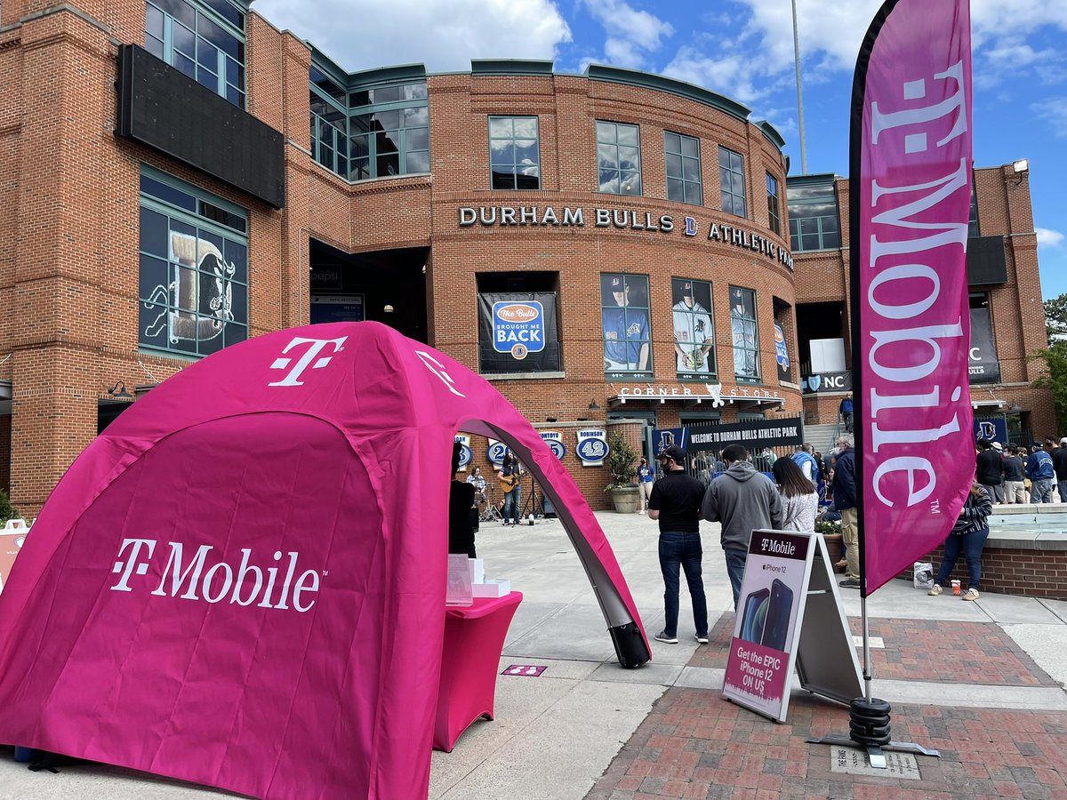 Beats, brews and BASEBALL w/ <a href="/DurhamBulls/">Durham Bulls</a> 🐂⚾️🎉

Stop by and get a FREE baseball koozie from the #CityofOaksTMOTruck 🥳

#TMobileGoesLocal