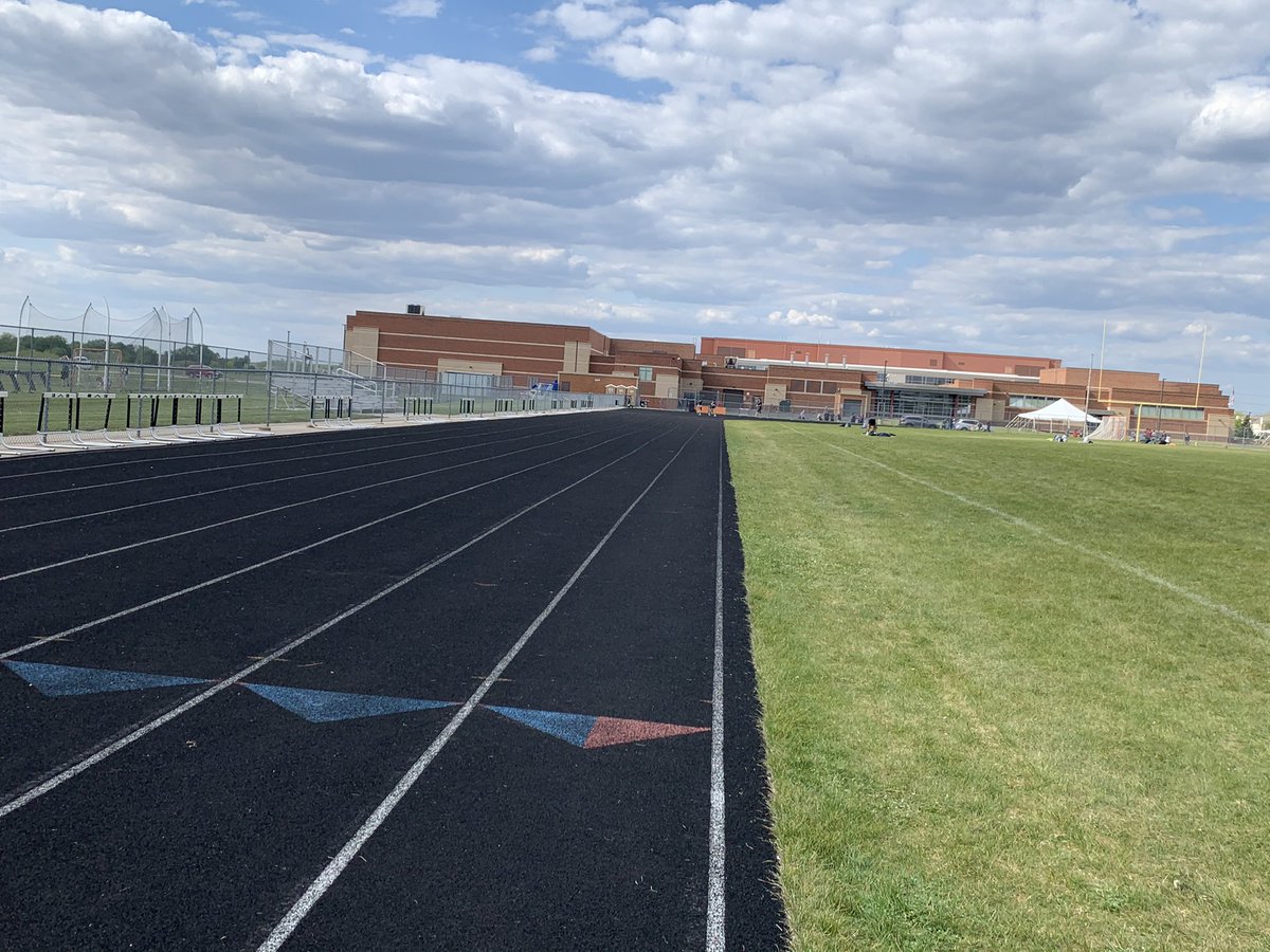 marlowe_track's tweet photo. And that’s a wrap! So thankful we were able to have a season. Thanks to all of the amazing athletes and coaches for making this season possible. Until next year! #MMStrack2021 @MarloweMustangs https://t.co/u9Db10qN5g