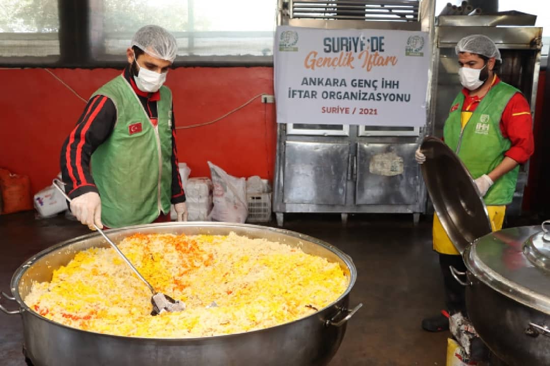 gencihhankara's tweet photo. Bu Ramazan ayında "Suriye'de Gençlik İftarları" kapsamında Suriye'nin çeşitli bölgelerinde yaşayan yaşayan 750 kişiye sizlerin desteğiyle iftarlarını ulaştırdık.
Paylaşmak, berekettir.
#RamazandaUmutVar https://t.co/fSqgolnZ8V