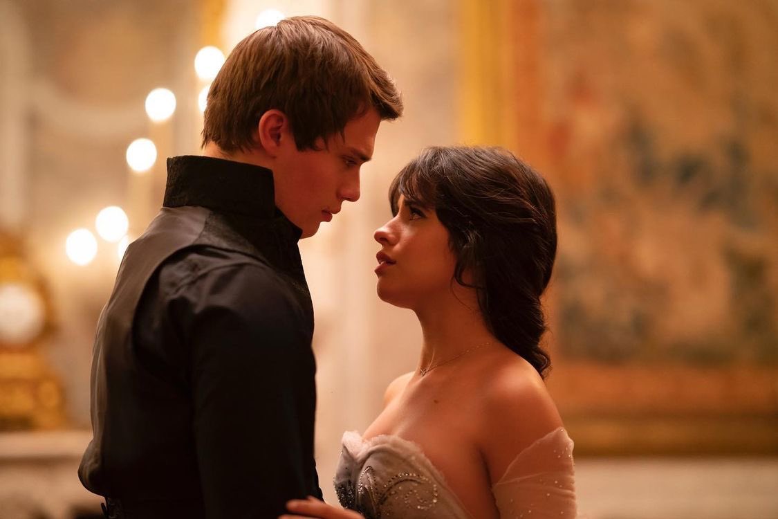 CamilaAccess's tweet photo. First look at @camila_cabello and @nickgalitzine in @Cinderella! Coming to @PrimeVideo September 2021 👑 https://t.co/l2oMpLwVkl