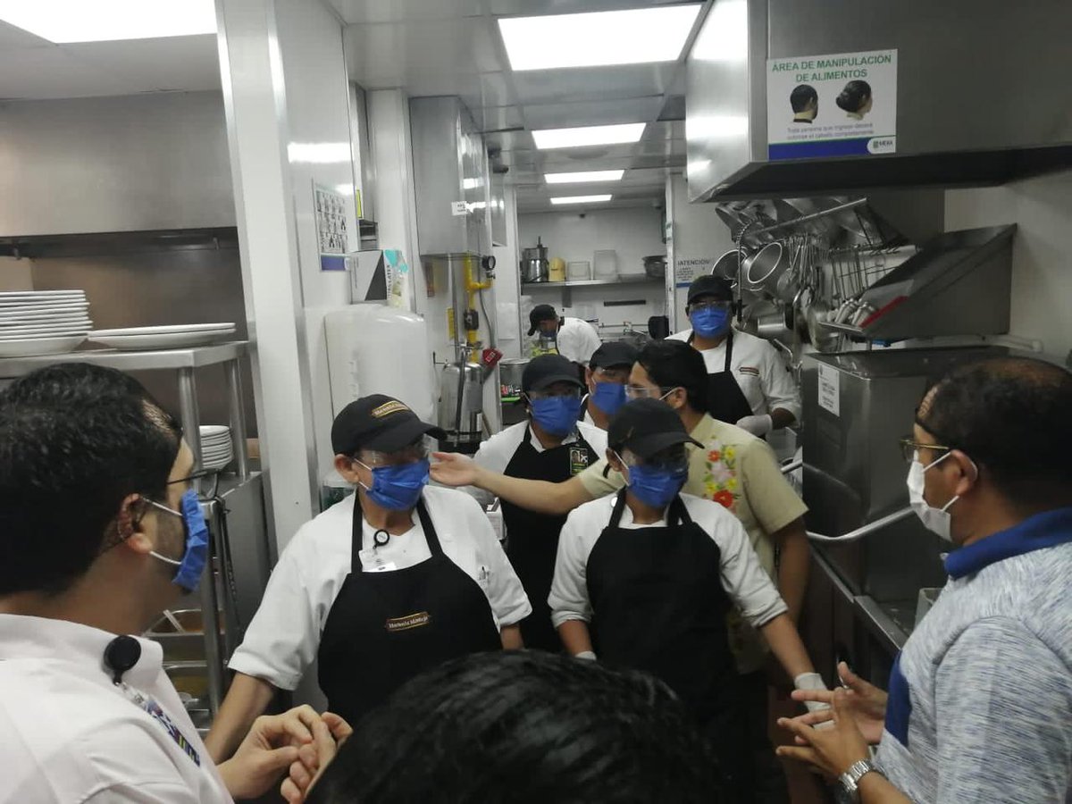 NaranjoEugenio's tweet photo. Nos encontramos en Mérida, Yucatán, fue un gusto visitar a los colaboradores de los restaurantes de Grupo Mera Aeropuerto, con el propósito de atender asuntos sindicales y proporcionarles información sobre sus beneficios que tienen como #croquistas.
@CrocCancun
@CROC_Nacional https://t.co/vss0MIdSye