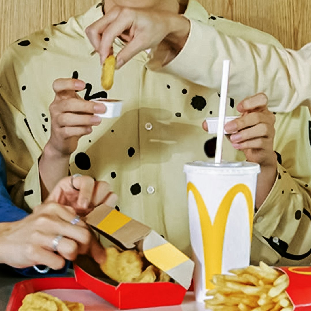 PolaniaIsa's tweet photo. @KOR_McDonalds Jin💜 https://t.co/DmaTUJ1CUW