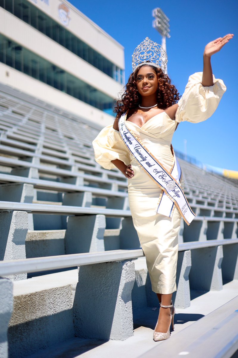 KennedieElise's tweet image. It’s official, I graduate tomorrow from the best HBCU Southern University and A&amp;amp;M College!!! 🎉💙🍾
#HBCUGrad