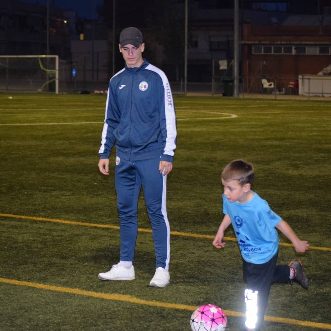 🗣️✨FELIZ DÍA ENTRENADORES/ES!! 

🙌Hoy con motivo del Día Internacional del Entrenador de Fútbol queremos agradecer a todos/as los técnicos que forman parte de la Unió Esportiva Planadeu Roureda por su labor en está difícil temporada.