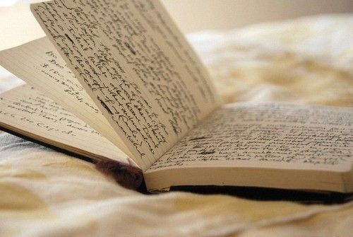 jjukkyumizz's tweet image. Au yeonbin
Querido diario.

La historia de un chico enamorado que nos cuenta a través de su diario lo que le pasa cada día.
¿Quién decía que amar no dolía?