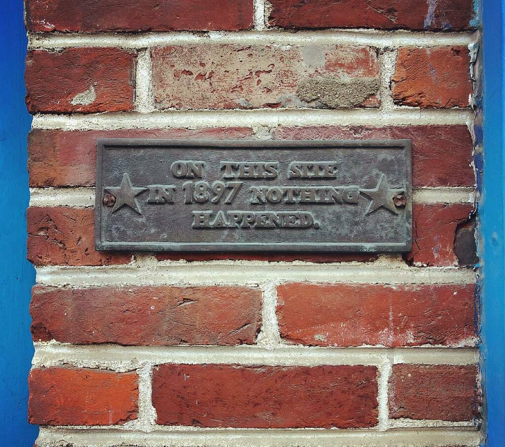 CharityJen's tweet image. We can’t all be famous.
🧱
#nothingtoseehere #randomplace #ordinarylife #phillyfunny