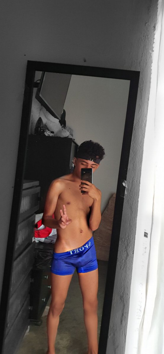 alejandro_taft's tweet photo. Cual te gustas mas la 1 o la 2 ?☺💙Rt plis😚 https://t.co/Ob8cG50hbz