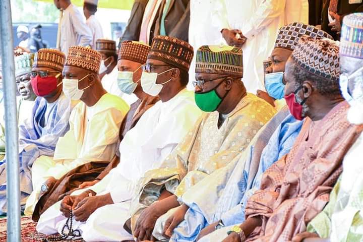 YobeMediaNews's tweet photo. Yobe state Governor and Chairman APC Caretaker  Hon. Mai Mala Buni, in company of his Deputy Hon. Idi Barde Gubana, Speaker, national and state legiators and members of the state Executive Council today attended the Eid prayers at the Yobe Mosque and Islamic center. https://t.co/lmuiAPF8of