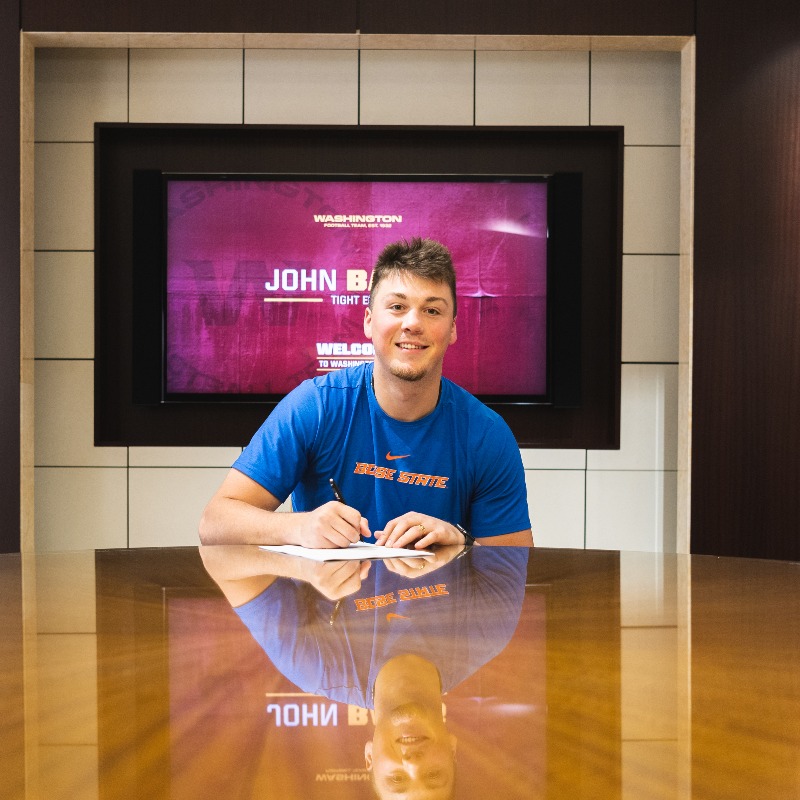 Commanders's tweet photo. Our entire rookie class has signed their contracts 😁