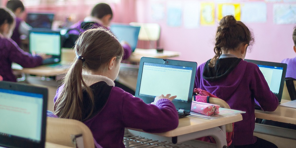 TraferaOfficial's tweet photo. Reintroducing devices to a school network? Here are a few tips to bring them back in a methodical way! 💻 >>> https://t.co/ughO8Aiayu

#studentsafety #k12 #backtoschool #digitalsafety #techtips #schoolnetwork #chromebooks #edtech https://t.co/BlO9aBoKsI