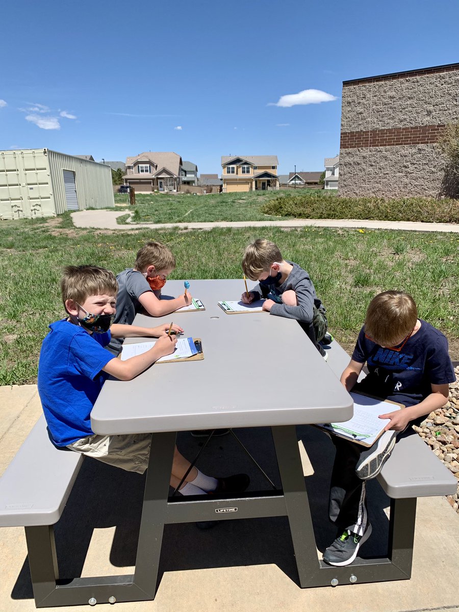 MsPiatchekFSE's tweet photo. Things that make us happy: the lego wall being open again &amp; math outside. #OneFlagstone #ThinkAboutItThursday https://t.co/ToUPtbEG4q