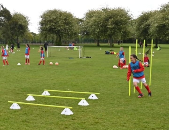 TolkaRoversAFC's tweet photo. π΄βͺ Our 2010/11 Girls Team training in Johnstown Park over the weekend.
If your daughter is interested in playing β½οΈ send us a dm for more information π¨
#TRFC #football #schoollgirlfootball #ddsl #finglastalks #glasnevintalks #ballymuntalks https://t.co/ClzeMhaL7Q