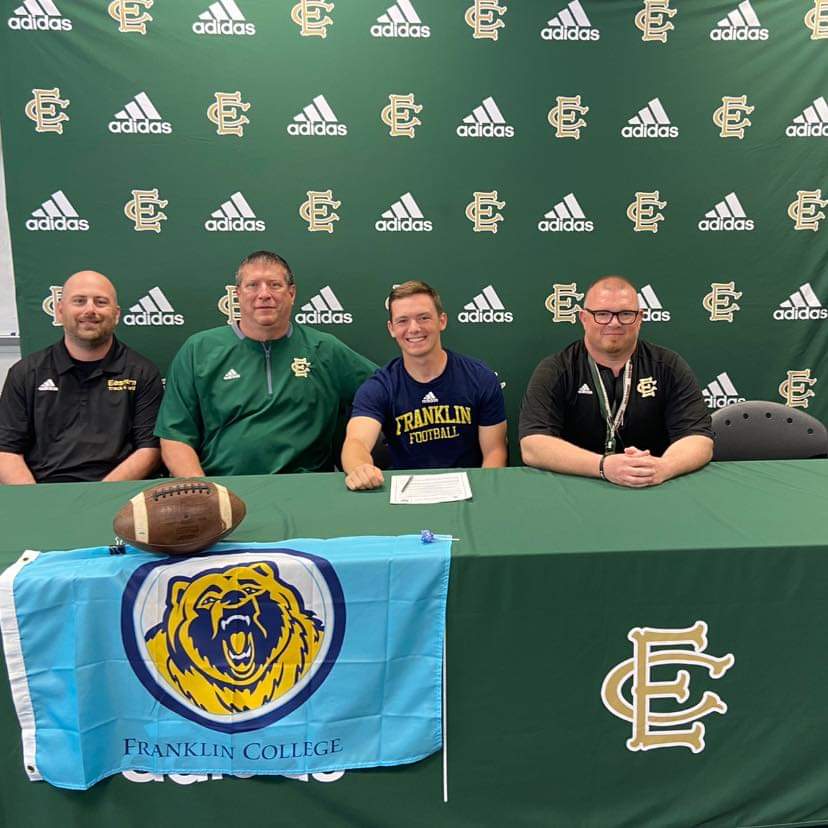 cometgridcoach's tweet photo. @ZaneDowning13 signs his letter of intent today to be a Griz!  Good Luck my brother.  Time to write the next chapter. #PTS #GoGreen https://t.co/y5UZNay3wA