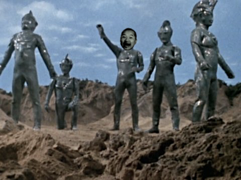 hitoshione's tweet image. まさかこの兄弟に入れるとは思わなかった。幼きオレに教えてあげたい。「お前、４５年後にウルトラ兄弟になれるぞ！」「ほんと？」「但しクソコラでな！」「クソコラってなに！？」「あとその五年前にトロフィーもらうけど、絶対に口開けて笑うなよ！」RT @TakkyuIshino: