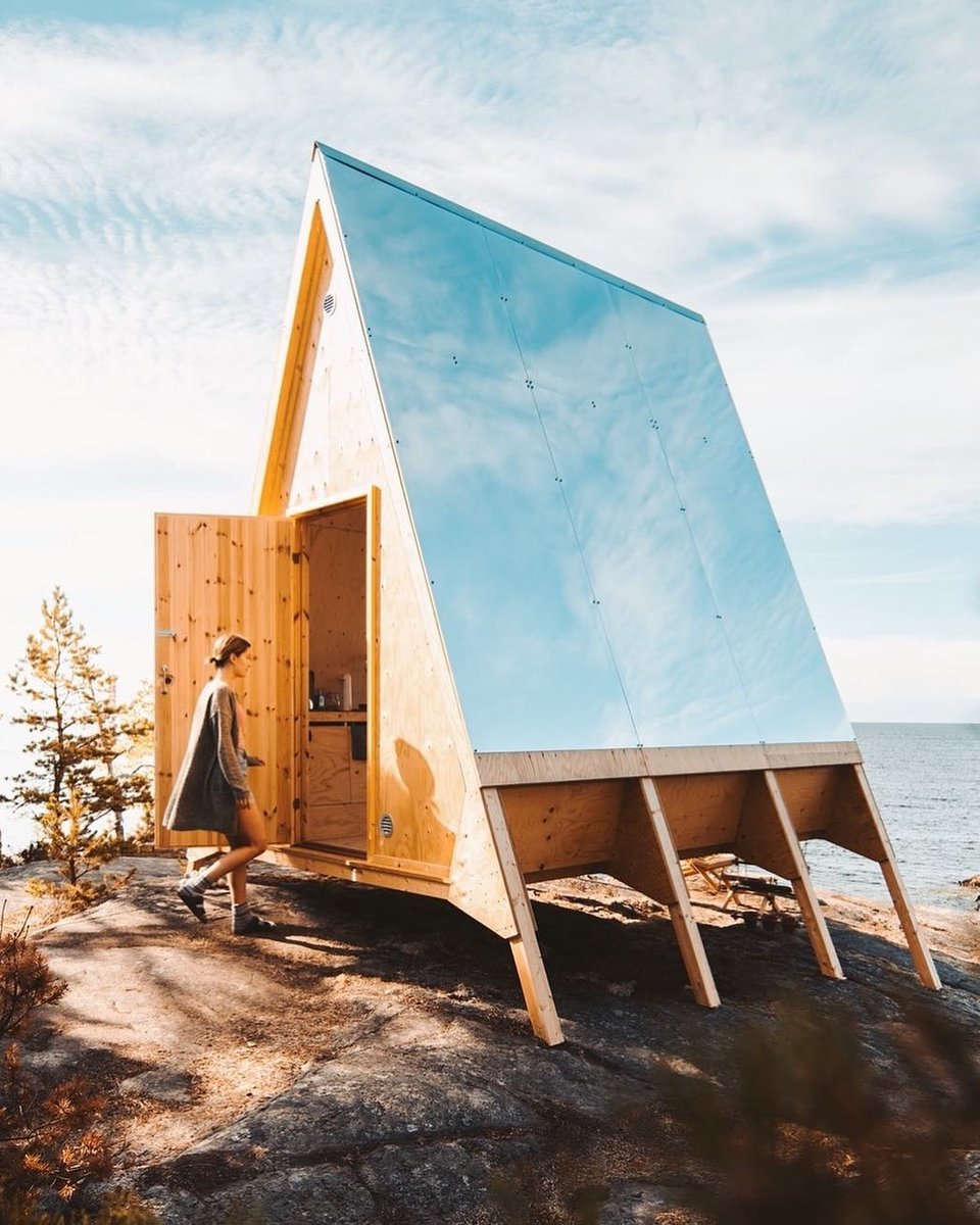The nolla #cabin is a #zeroemission dwelling kitted out in #sustainable decor and featuring a #mirrored roof. designer @robinfalck encourages visitors to pursue a zero waste lifestyle while staying at the @nesteofficial abode on the #vallisaari island in #helsinki. https://t.co/G6G2lUImx4