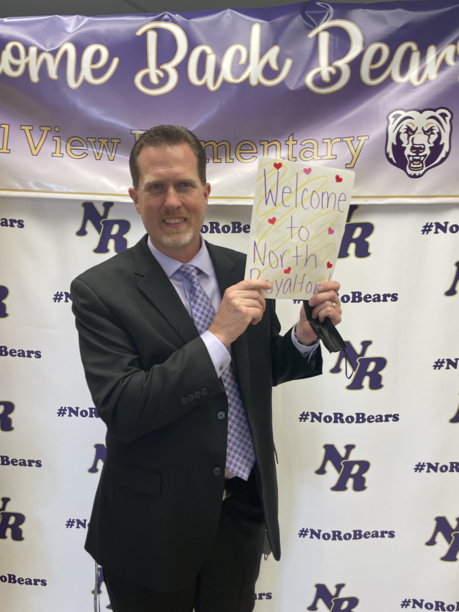 RoyalViewElem's tweet photo. It was our honor and privilege to meet Mr. Michael Laub, the next Superintendent of North Royalton City Schools! #NRInspireGreat @MikeLaubAvon https://t.co/HLhBcCv6MZ