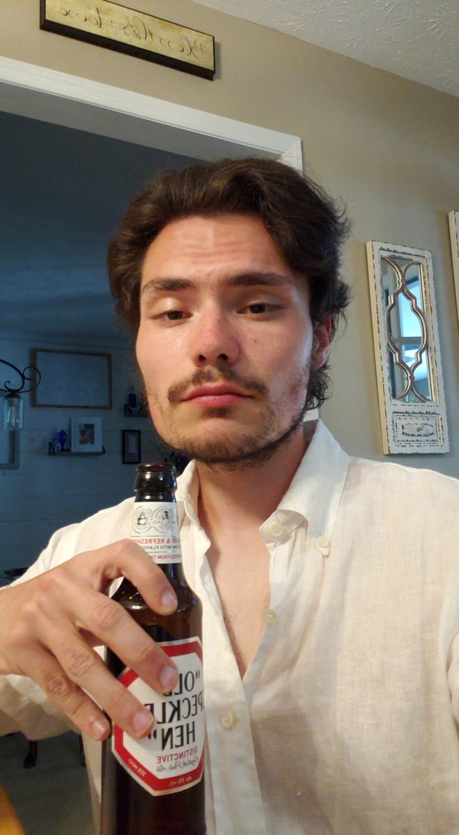 borzidae's tweet photo. having a #thursdaybeer and wishing all the homies a good one 💪 https://t.co/y8Mkd6bClP