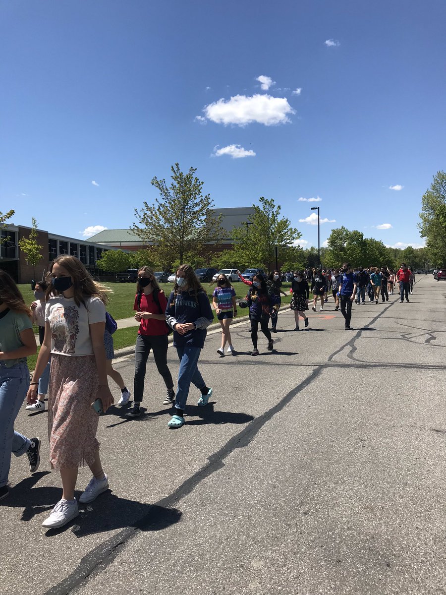 Hayes Senior class celebrated their “Last Walk” today as parents, staff and students cheered them around!