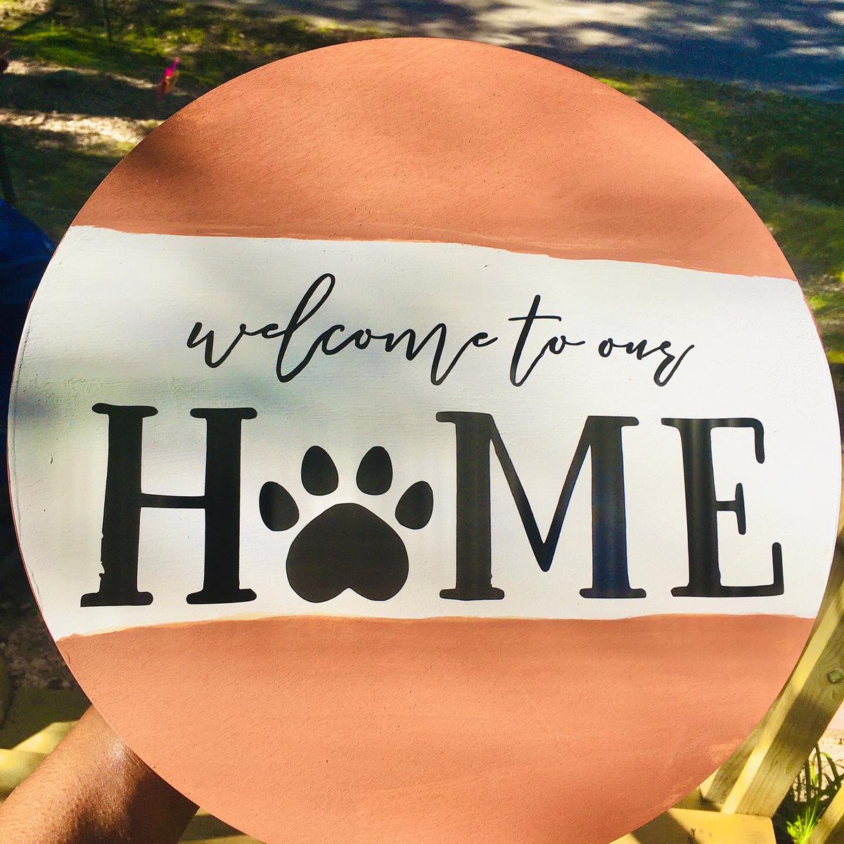 soosugoi's tweet photo. New front door hangers in stock. For all those woth family pets 🐶 🐱 
.
.
.
#welcome #welcomesign #welcometoourhome #welcometoourworld #welcomereseller #etsyshop #etsystore #etsyhandmade #handmade #handmadewithlove #homedecor #rusticdecor #rusticfarmhouse #countryliving # https://t.co/h9Cw6cZTBO