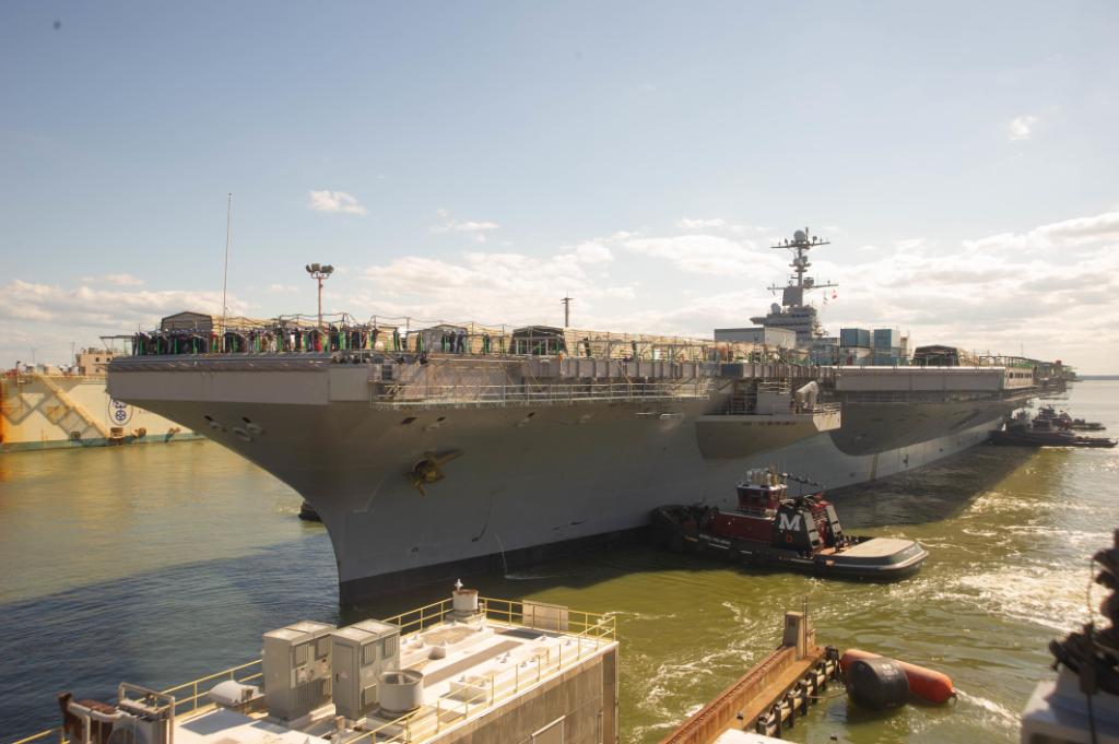USNavy's tweet photo. @USNavy photos of the day: @TheRealCVN71 #FltOps and #ACU5 amphibious training supporting Northern Edge 2021, #USSJohnCStennis arrives @HIIndustries for RCOH and #NMCB3 conducts airfield damage repair training. ⬇️ info & download ⬇️: https://t.co/6RooBy3Mxa https://t.co/nyYmrUbrZ7