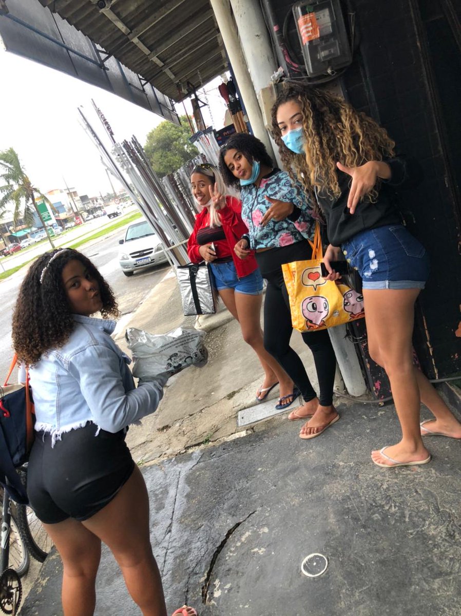 Deusacimadtd22's tweet photo. Quem gosta de dinheiro no bolso corre atrás 💸💸
Quando ver as meninas na pista já sabe né ????
Bolo de pote
Docinho gourmet
Cone recheado
Salgado frito/assado
Trufas
Só vemmmmmmmm 🥰🥰 https://t.co/CLPYa9Q2UX