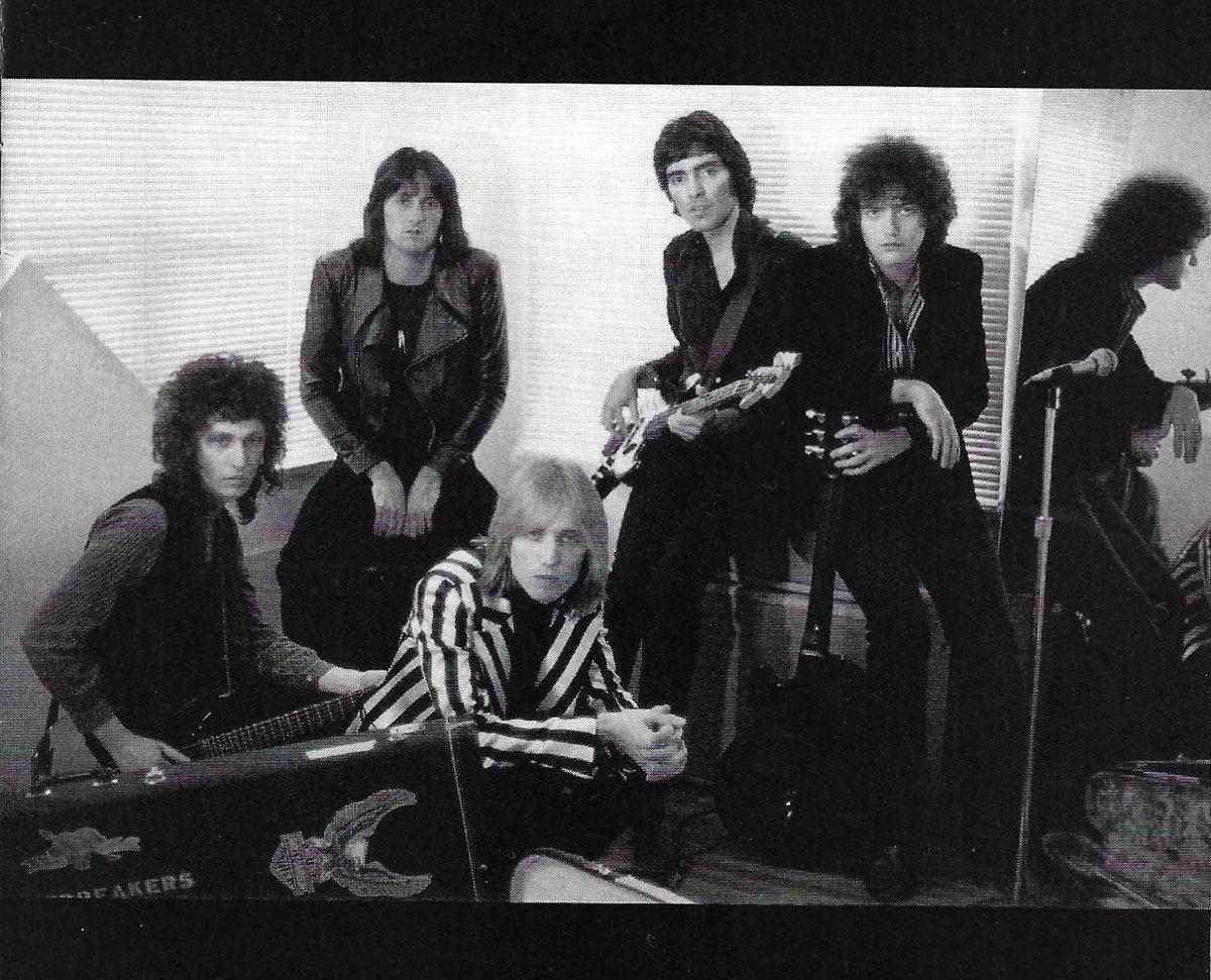 TidbitsTp's tweet photo. #ThrowbackThursday #TomPettyandtheHeartbreakers #TPHB #TPATH #MikeCampbell #StanLynch #TomPetty #RonBlair #BenmontTench Pic from #YoureGonnaGetIt https://t.co/fZOB9dV16U