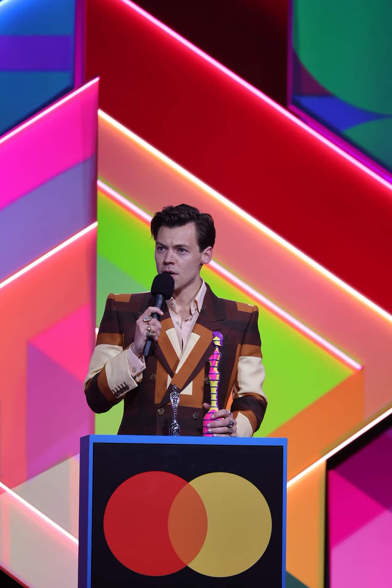 AToledo091's tweet photo. @Harry_Styles En los brit's es mi nueva religión <3<3<3 
Teamo precioso. https://t.co/ia5r6ptlvc