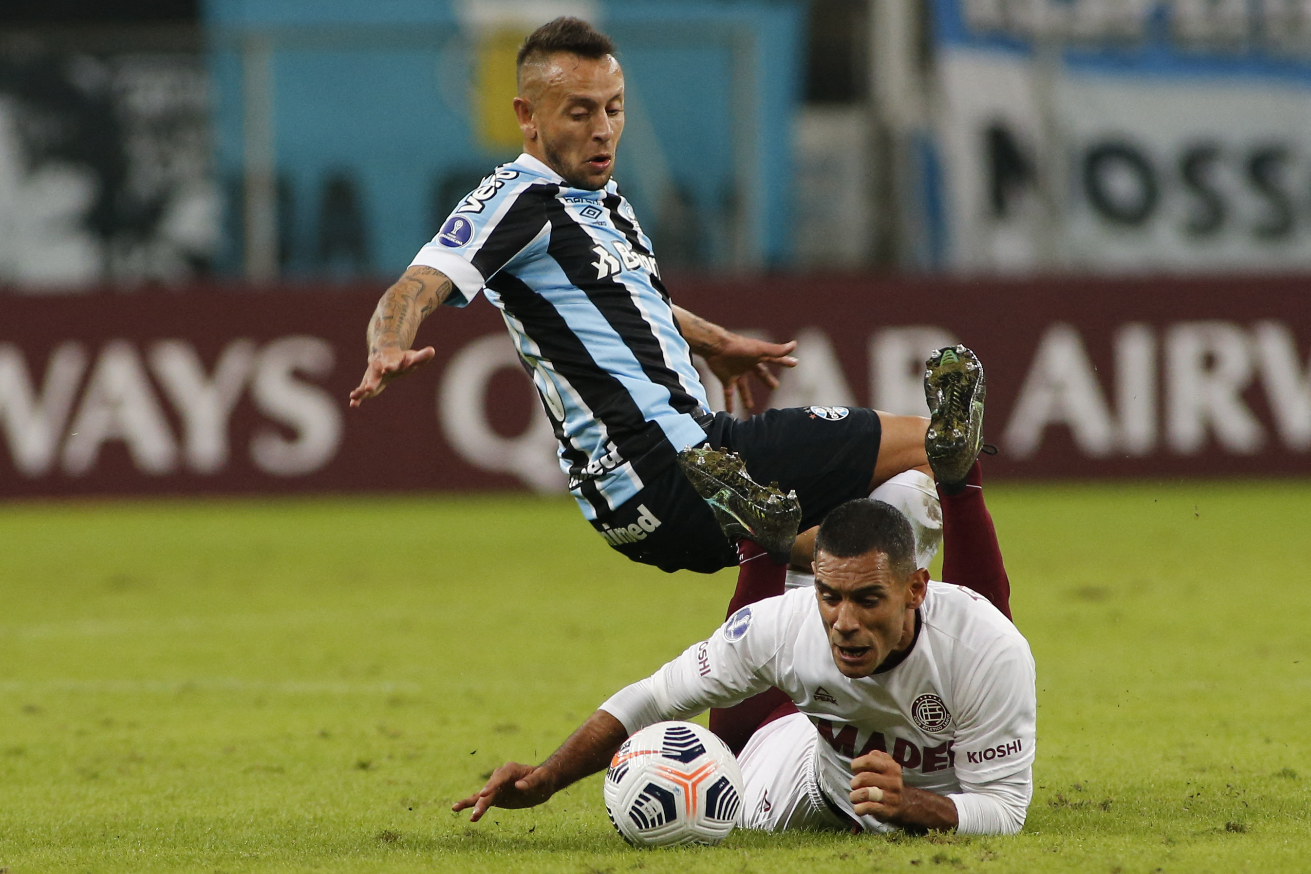 Lanús perdió con Gremio 3 a 1 y complicó sus chances de clasificar