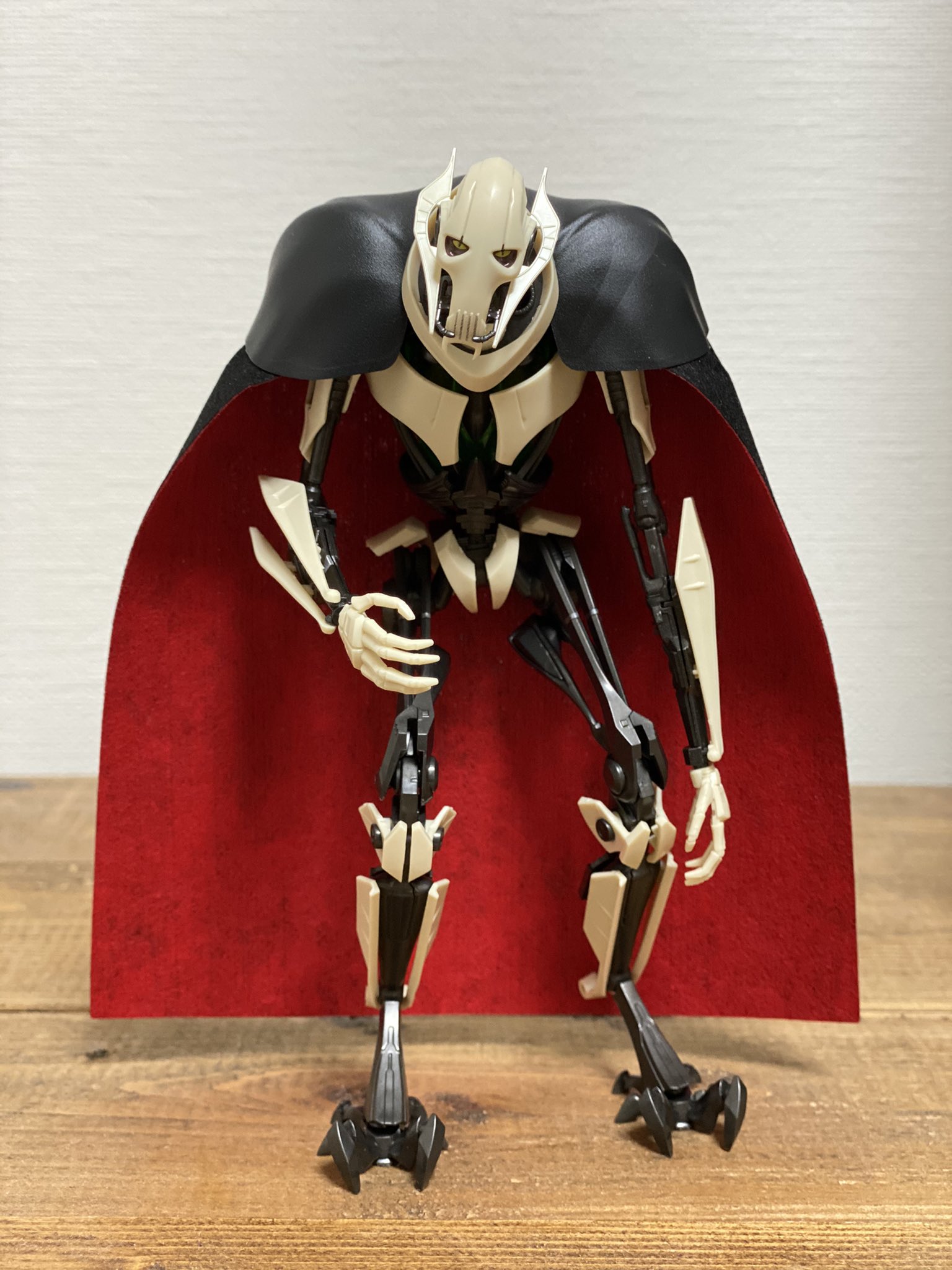 Star Warsの日に生まれた子 En Twitter グリーヴァス将軍 とにかく何かと細くて繊細で 個人的には作りにくかったです 笑 でもやっぱりかっこいい マントに折り目つけた方が良さそうだ スターウォーズ グリーヴァス将軍 スターウォーズ好きと繋がりたい