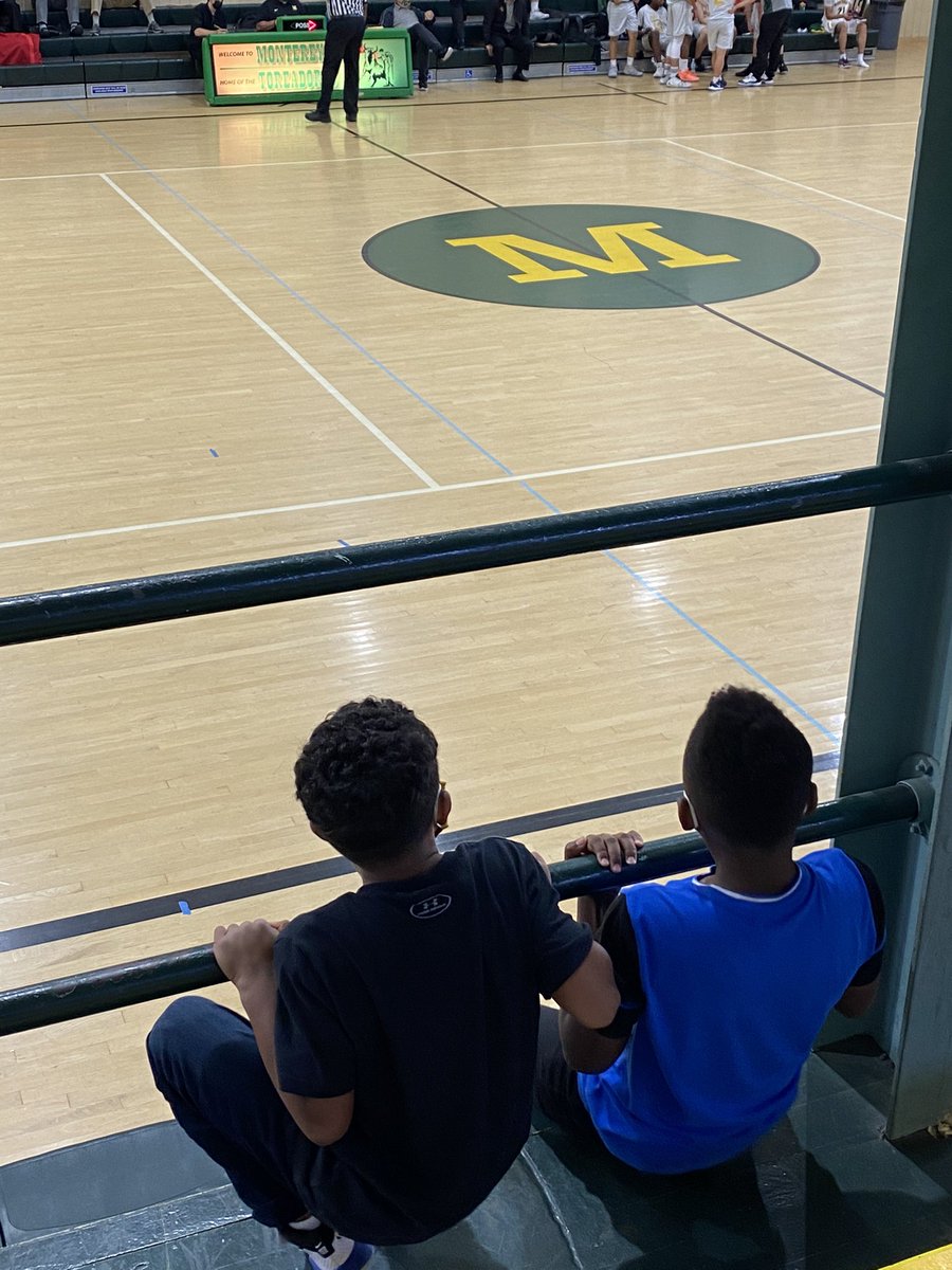 Stingrizay's tweet photo. Boys back in they element watching HS Sports, these boys love Sports & can’t wait to get to HS.
#DR1 #GD3 #HSHoop https://t.co/4Ds49ToOGU