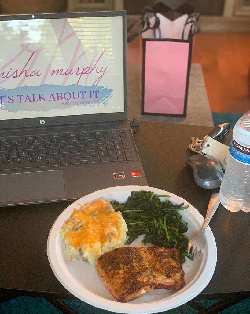 iamgaenisha's tweet photo. #garlicparmesan #Salmon #Homemade #mashedpotatoes #sauteedspinach #NaturalFood and ready for my #SpiritualFood #MyThursdayNight https://t.co/0QTtuP0xoR