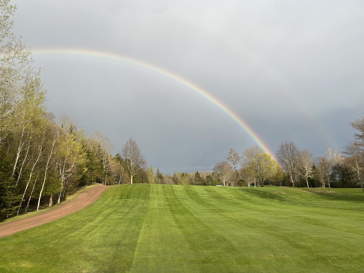 Stripes on the fairway and stripes in the sky! 🌈 There’s a pot of gold on the 1st Men’s Night. <a href="/investorsgroup/">investorsgroup</a> <a href="/moosehead/">moosehead</a> #mensnight #rainbow #stripes #gold