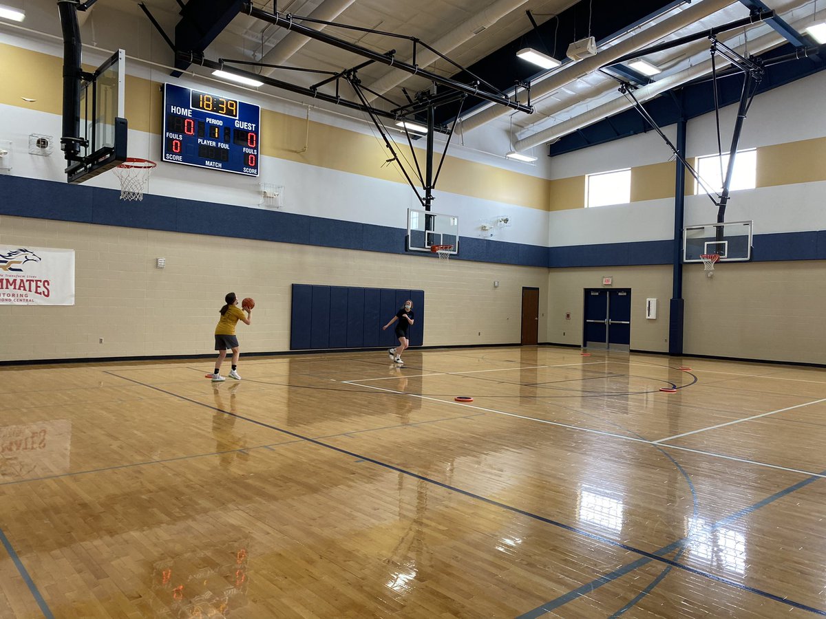 RCLadyMustangs's tweet image. Getting to the state tournament isn’t easy! #offseasonWork #dotdrill #5spot