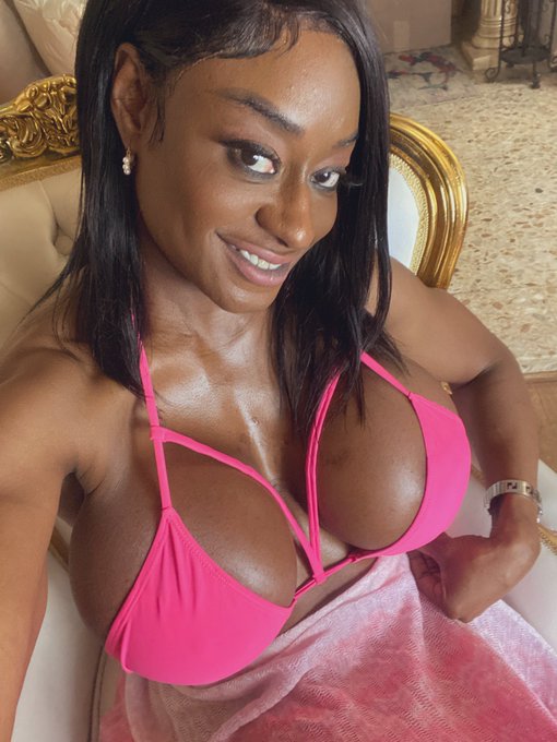 Can someone help me with this pink bikini top😛😛😛😛😛😛                             https://t.co/sWvjUL3Ho0<a href="/tag/houston"class="tags"><span>#houston</span></a><a href="/tag/bikiniseason"class="tags"><span>#bikiniseason</span></a><a href="/tag/bigboobs"class="tags"><span>#bigboobs</span></a><a href="/tag/chocolatelovers"class="tags"><span>#chocolatelovers</span></a>