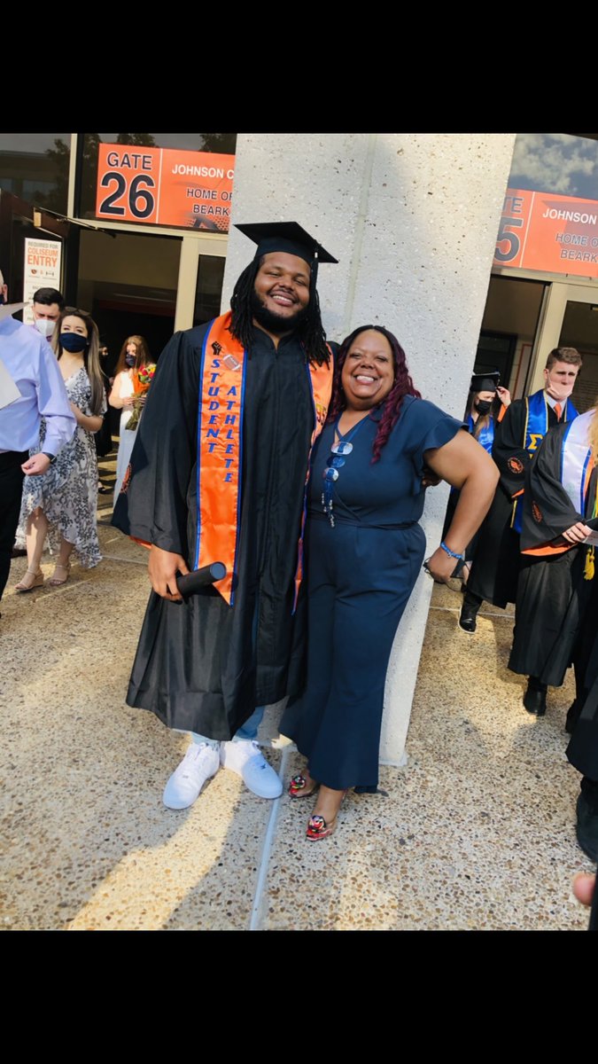 Joewall97's tweet image. Big degree shawty 🥶🥶 #family #blessed