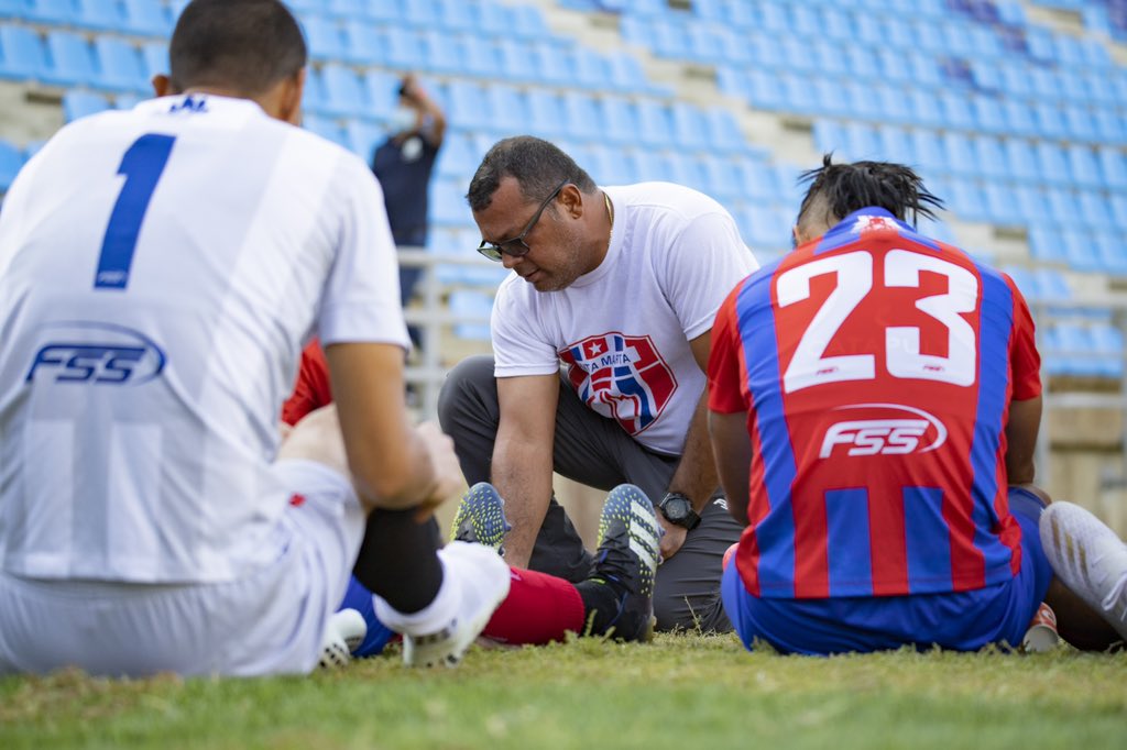 UnionMagdalena's tweet photo. ⚽️ | Hoy, en el día Internacional del Entrenador de Fútbol, ponderamos el trabajo, el liderazgo y la tenacidad con la cuál ejercen su profesión nuestros profesores.

A ellos, en su día, extendemos una calurosa felicitación y reconocimiento a su profesionalismo ¡FELIZ DÍA! https://t.co/AE3O7xdIfH