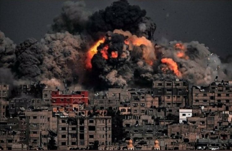 Masum insanların canını alan onlari perperişan eden herkes,ilmek ilmek can çekişerek gebersin Allahın laneti zalimlerin üzerine olsun 
 #GenocideinGaza