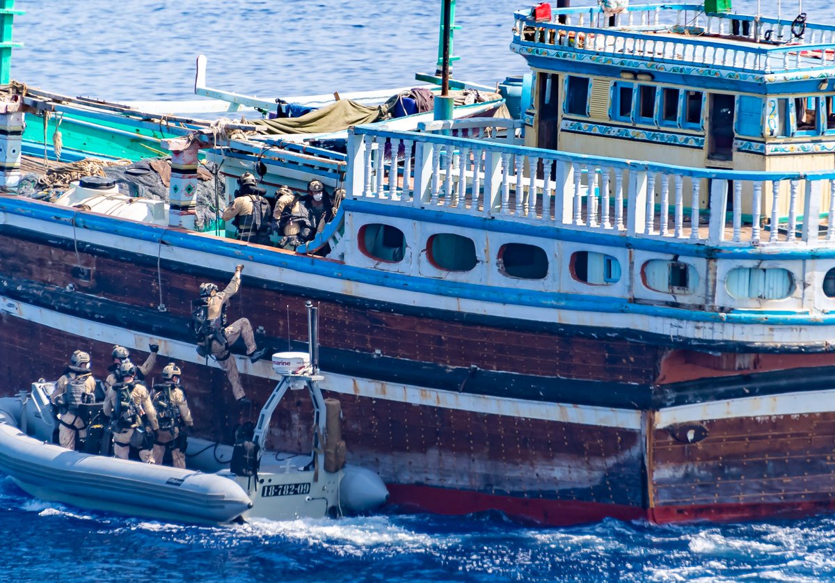 ForcesCanada's tweet image. Prendre l&apos;initiative 🐎

Le @HMCSNCSMCalgary mène la charge de #OpARTEMIS pour attraper les drogues illicites pour s’assurer que les profits n’arrivent jamais dans les mains de criminels. 
C&apos;est pourquoi le Canada a besoin de notre marine. 
#OpARTEMIS #NousLaMarine