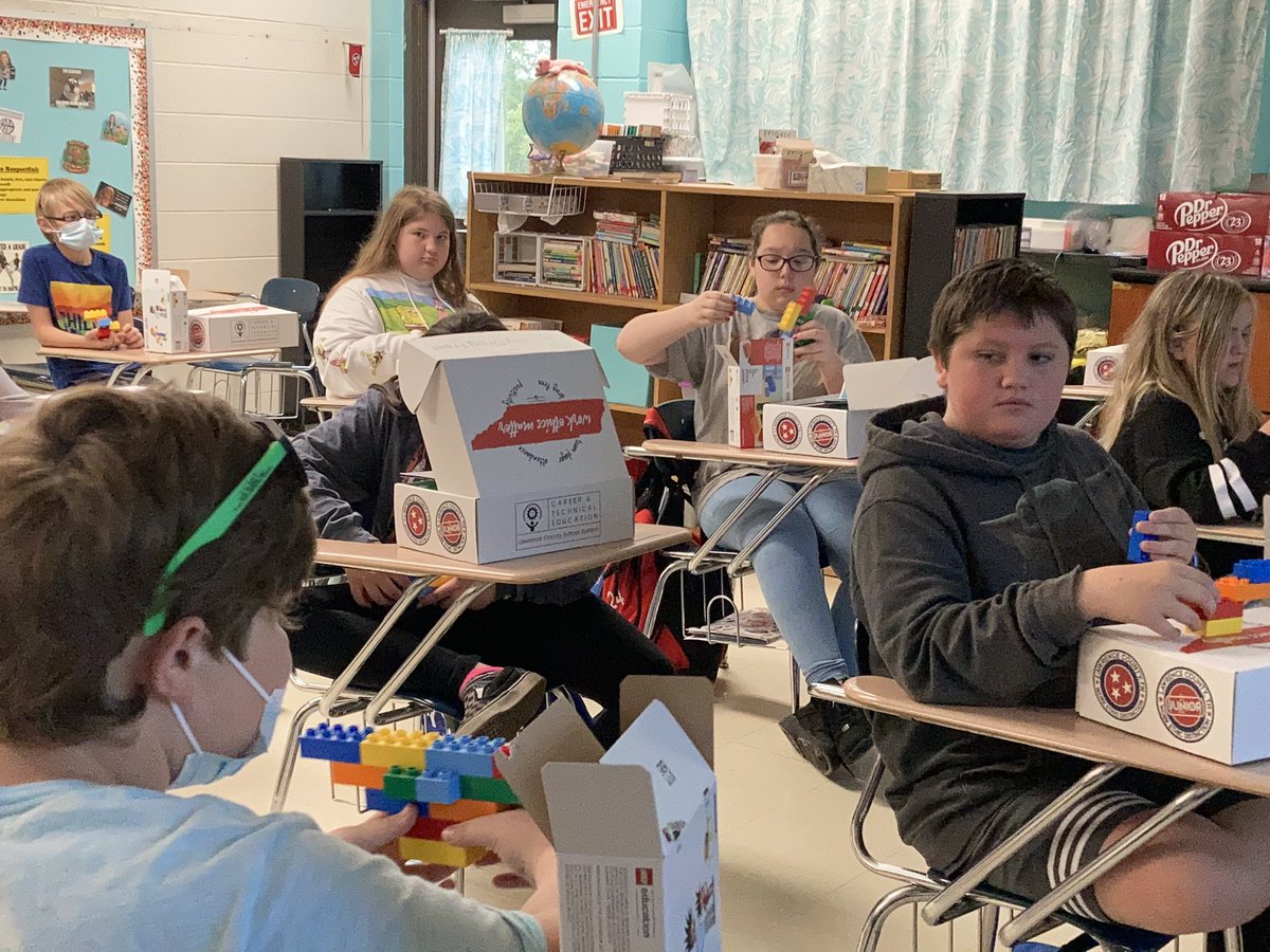 vutnerabIe's tweet photo. Work Ethic Distinction JUNIOR is rocking and rolling in the 5th grade classes throughout Lawrence County Schools! Checkout Leoma Elementary students learning about how important work ethics are! #LCSSDifferenceMakers https://t.co/PhlsP5qDHT