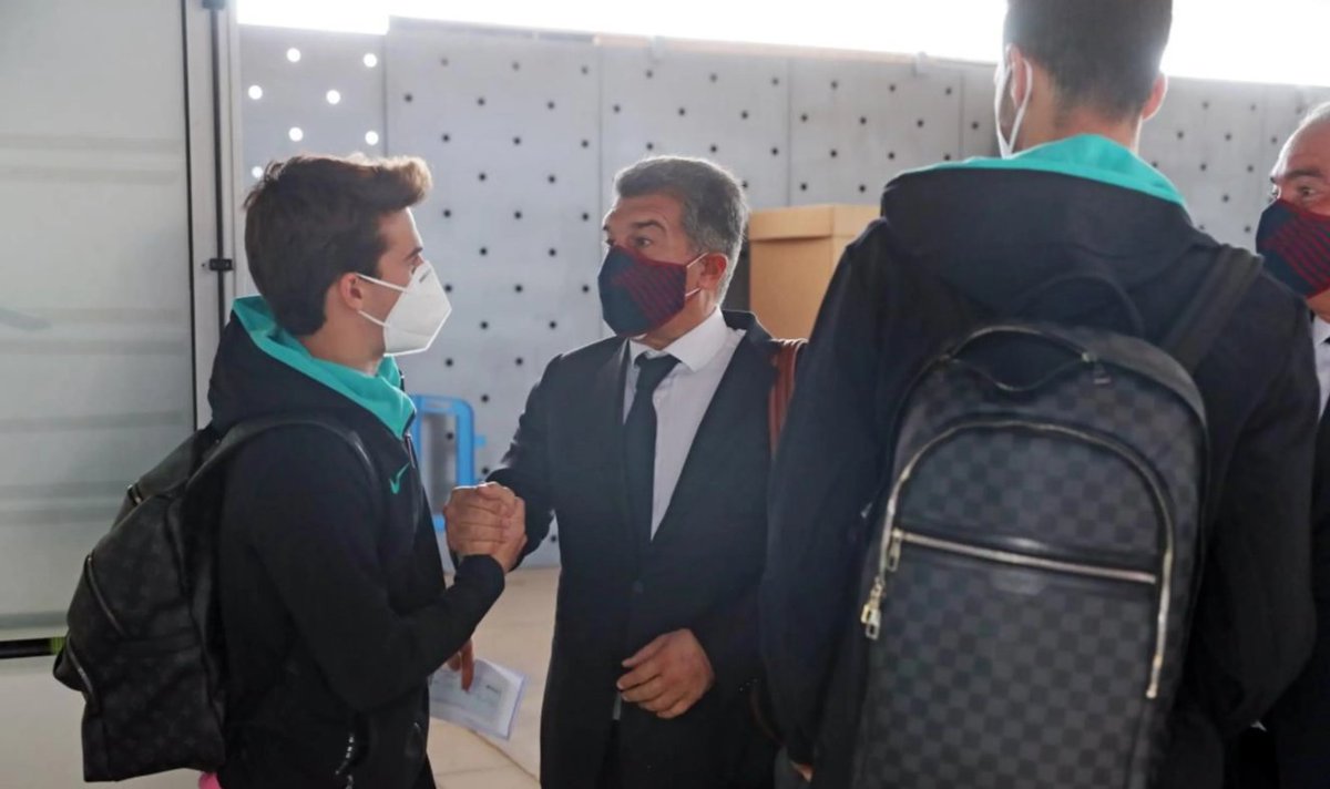 BarcaUniversal's tweet photo. In today's meeting with Ronald Koeman, Joan Laporta and vice president Rafa Yuste have asked him to try and play a more offensive and fluid style of play. They have also mentioned that the club heavily count on Riqui Puig for next season.

— MD https://t.co/2PWevFnPJj