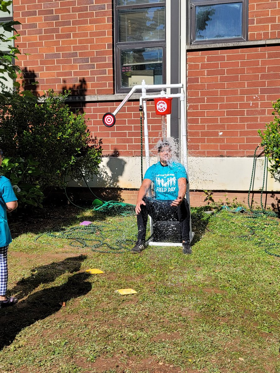 HPointPrincipal's tweet photo. Field Day water games were a hit!!! @HighPointFCS @fcshppe #HPESbettertogether https://t.co/F0xxtVsgZG